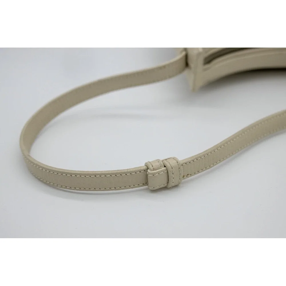 Loewe‎ Vintage Crescent Shoulder Bag Cream Textured Leather Hobo